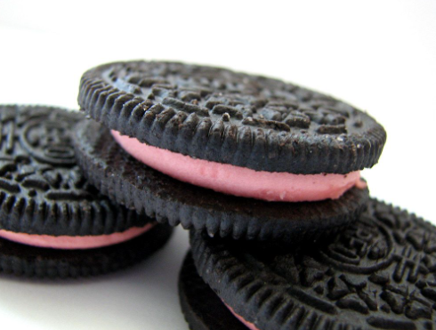 POKÉMON - Oréo Cookies goût fraise 119.6g