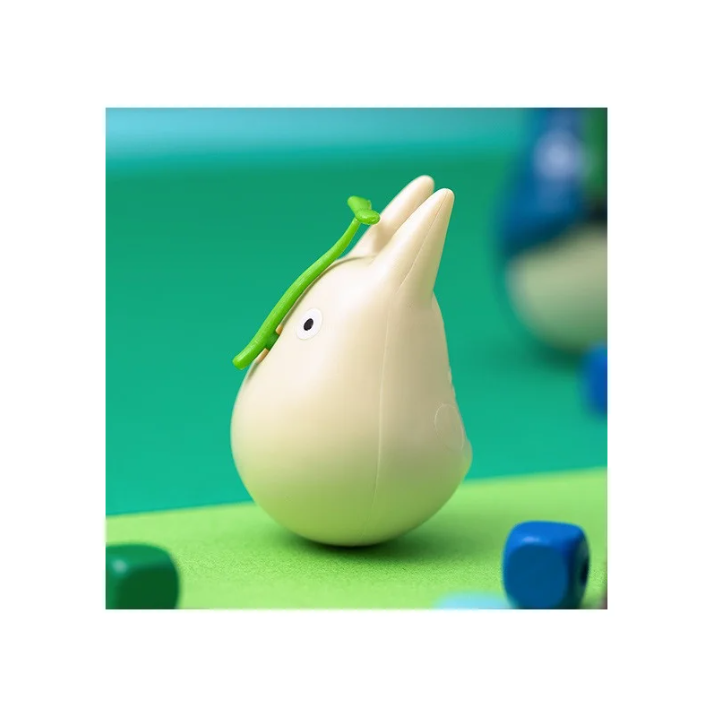 GHIBLI - MON VOISIN TOTORO - Totoro Blanc avec feuille - Figurine Culbuto 4.9cm