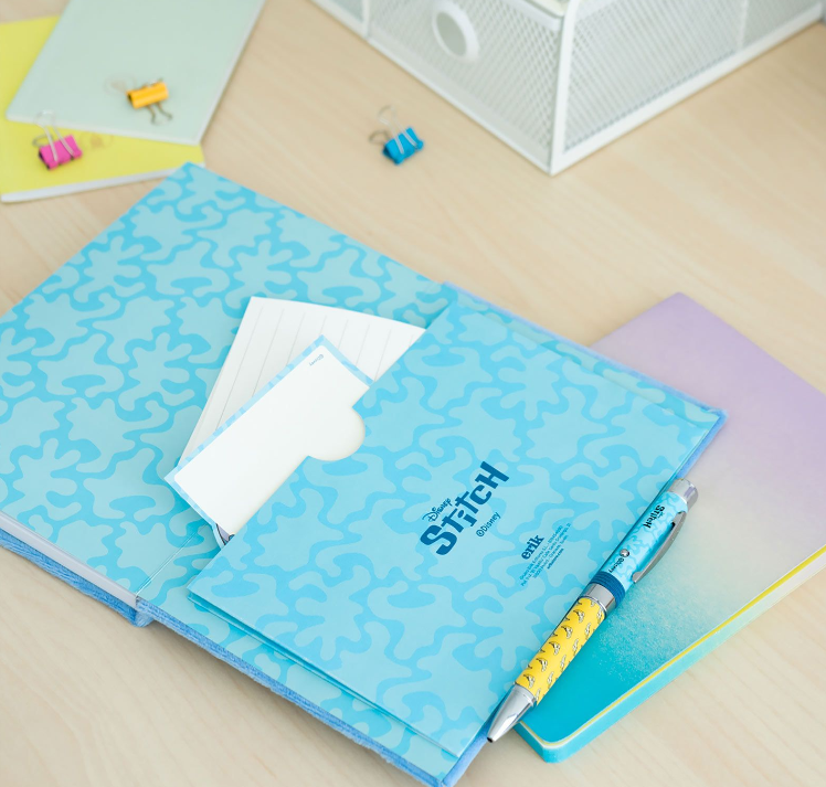 DISNEY - Notebook Stitch Fourrure + Stylo-Bille Lumineux - Format A5