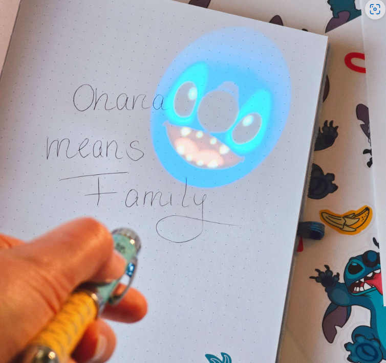DISNEY - Notebook Stitch Fourrure + Stylo-Bille Lumineux - Format A5